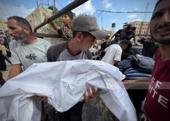 12 شهيدًا وعشرات المصابين بغارات إسرائيلية على غزة