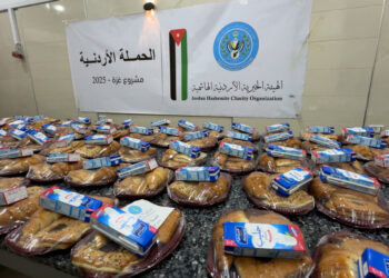 “الحملة الأردنية” توزع وجبات الإفطار على مرضى الكلى شمالي قطاع غزة