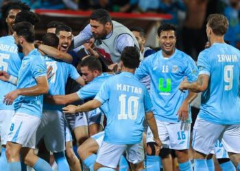 الفيصلي يهزم الوحدات بثنائية نظيفة ويصعد لوصافة الدوري الأردني للمحترفين حقق النادي الفيصلي فوزًا ثمينًا على غريمه التقليدي الوحدات بنتيجة هدفين دون مقابل، في اللقاء الذي جمع الفريقين على ستاد عمّان الدولي ضمن منافسات الدوري الأردني للمحترفين. وسجّل هدفي الفيصلي كل من أحمد العرسان ومحمد كلوب. وبهذا الانتصار، رفع الفيصلي رصيده إلى 12 نقطة في المركز الثاني على سلم الترتيب، خلف المتصدر نادي الرمثا، فيما تجمّد رصيد الوحدات عند 7 نقاط في المركز الخامس.