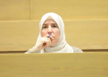 النائب أبو هنية تسأل الحكومة: هل يتم تحضير أمصال لدغات الأفاعي داخل الأردن؟
