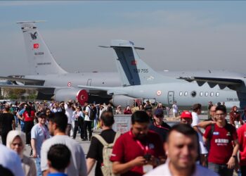 إسطنبول.. انطلاق مهرجان “تكنوفيست” للطيران والفضاء