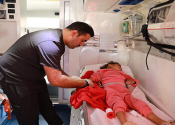 القوات المسلحة تجلي دفعة جديدة من أطفال غزة المرضى للعلاج في المملكة