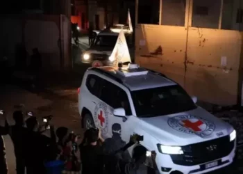 “إسرائيل” تتسلم 3 جثث لأسراها عبر الصليب الأحمر