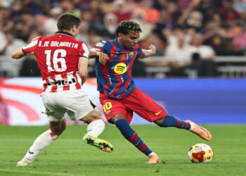 برشلونة يكتسح أتلتيك بلباو ويبلغ نهائي كأس السوبر الإسبانية