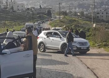 الحواجز العسكرية والبوابات الإلكترونية تخنق الضفة الغربية