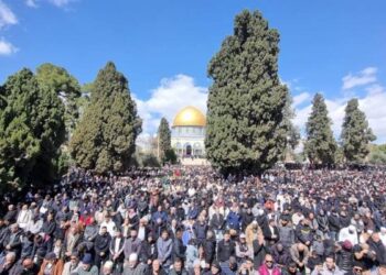 100 ألف مُصلٍّ يؤدون الجمعة الثانية من رمضان في المسجد الأقصى