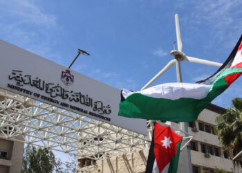 وزير الطاقة: انقطاع تزويد الغاز الطبيعي من خلال حقول البحر الأبيض المتوسط