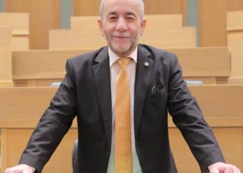 مشوقة يصعّد رقابياً ويحوّل سؤاله حول مكافآت كبار الموظفين إلى استجواب