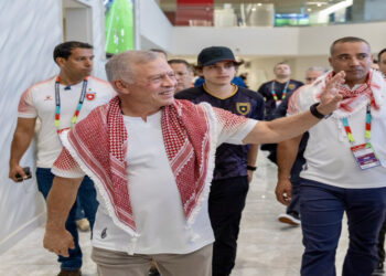 الملك للنشامى: أسستم لنجاحات مقبلة.. ويصف الجماهير الأردنية بالوفية