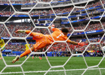 كندا تبلغ ثمن النهائي بفوز قاتل على جنوب إفريقيا