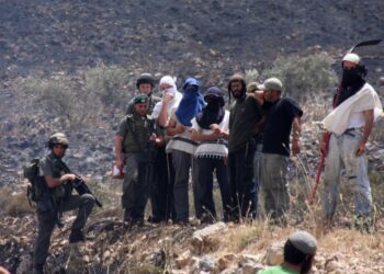 مستوطنون يهاجمون منزلا في قرية برقة شمال غربي نابلس