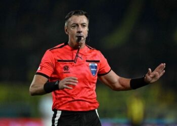 البرازيلي رافائيل كلاوس يدير مباراة السعودية وإسبانيا في كأس العالم