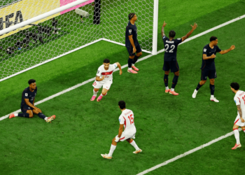 فوز شرفي لتركيا وتأهل أستراليا للدور الثاني