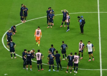 بعد كارثة الخروج.. منتخب عريق يغادر كأس العالم بدون طائرة خاصة