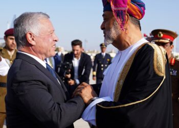 الملك وسلطان عُمان يبحثان هاتفيا مجمل التطورات في المنطقة