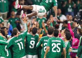 المكسيك تهزم الإكوادور وتتأهل إلى ثمن نهائي كأس العالم بعد انتظار 40 عامًا