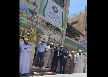 وقفة تضامن بحي نزال تدعو لتحرك عاجل لحماية الأقصى من الانتهاكات الصهيونية