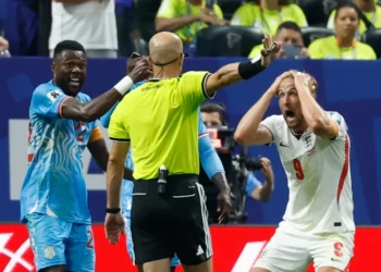 فيفا يستبعد عشرات الحكام من كأس العالم ..والمخادمة يواصل المشوار في نهائيات المونديال