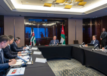 الملك يعرب عن اهتمام الأردن بالتجربة الصينية في تطوير الشركات التابعة للدولة