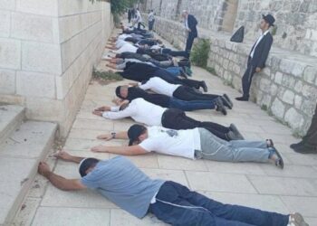 بقيادة “غليك”.. مستوطنون يُؤدون طقوسًا تلمودية في باحات الأقصى