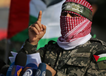 “سحر اللثام”.. قناع يصنع أسطورة مقاومة