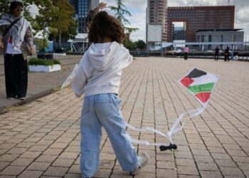تضامنا مع أطفال غزة… إطلاق طائرات ورقية في 11 مدينة هولندية (صور)