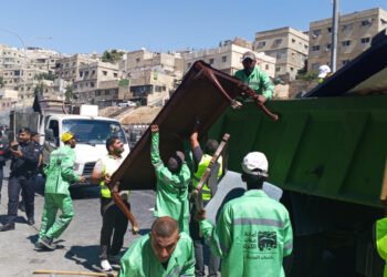 أمانة عمّان: الأرصفة حق للمشاة ويُحظر استخدامها كمواقف سيارات خاصة