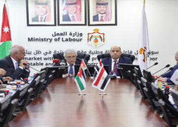 وزيرا العمل الأردني والمصري يبحثان أوضاع العمالة المصرية في الأردن