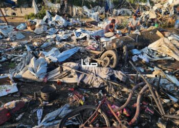 شهيدان ومصابون باستهداف خيمة ومركبة وسط قصف متواصل بغزة